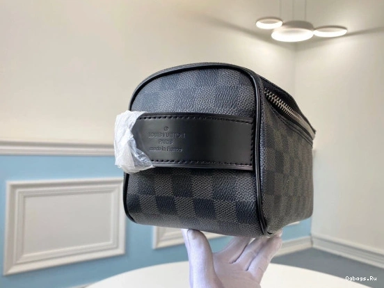 POUCH VUITTON LOUIS TOILETRY 0318